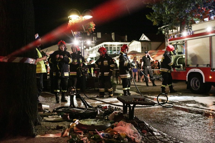 Służby na miejscu incydentu /PAP/Piotr Wittman /PAP