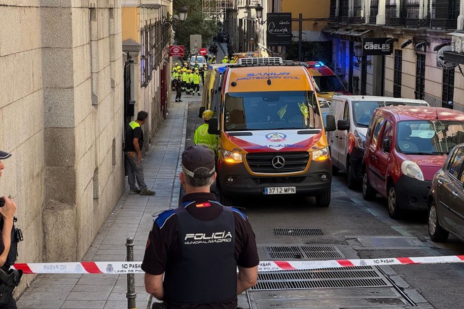 Służby na miejscu katastrofy budowlanej w Madrycie /NAHIA PECINA /PAP/EPA