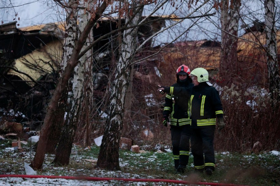 Służby na miejscu katastrofy lotniczej w Wilnie /PETRAS MALUKAS/AFP/East News /East News