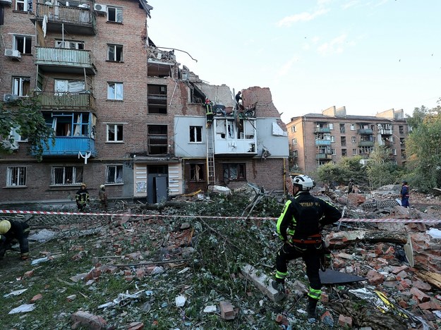 Służby na miejscu rosyjskiego ataku w Ukrainie /Vyacheslav Madiyevskyy /East News