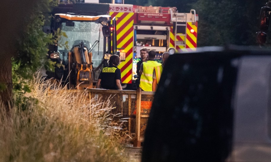 Służby na miejscu tragedii / 	Philipp Schulze /PAP/DPA