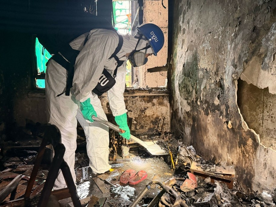 Służby na miejscu tragicznego pożaru w Hongkongu /Handout /AFP/EAST NEWS