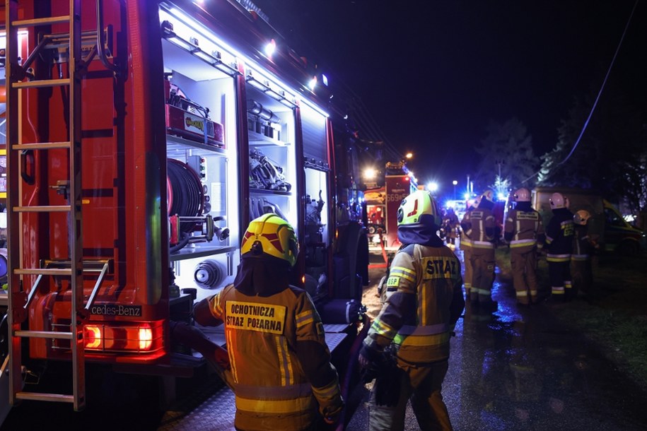 Służby na miejscu tragicznego pożaru w Pszowie /Jarek Praszkiewicz /PAP