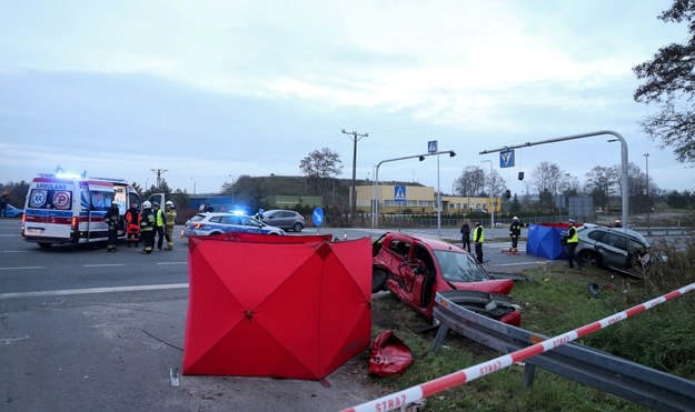 Służby na miejscu tragicznego wypadku w Sławkowie / 	Andrzej Grygiel    /PAP