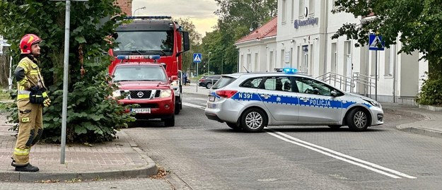 Służby na miejscu uszkodzonego gazociągu /KPP Puck /