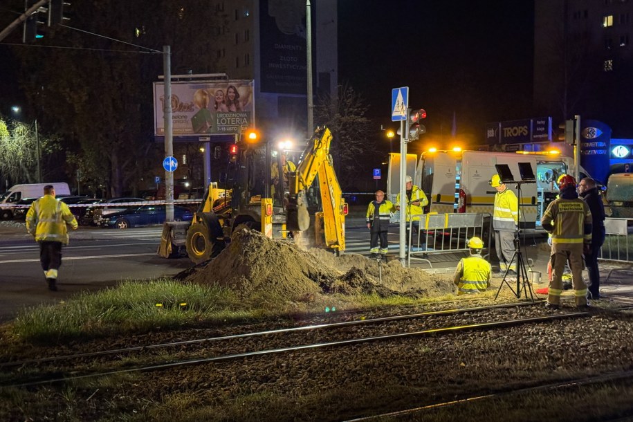 Służby na miejscu wycieku gazu /Tomasz Więcławski /PAP