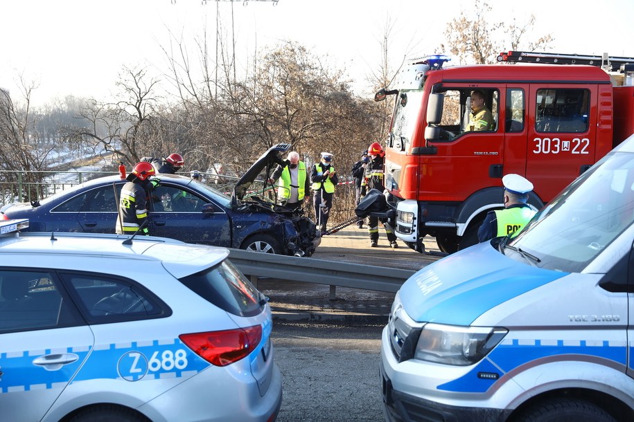 Służby na miejscu wypadku na ul. Grójeckiej w Warszawie /Rafał Guz /PAP