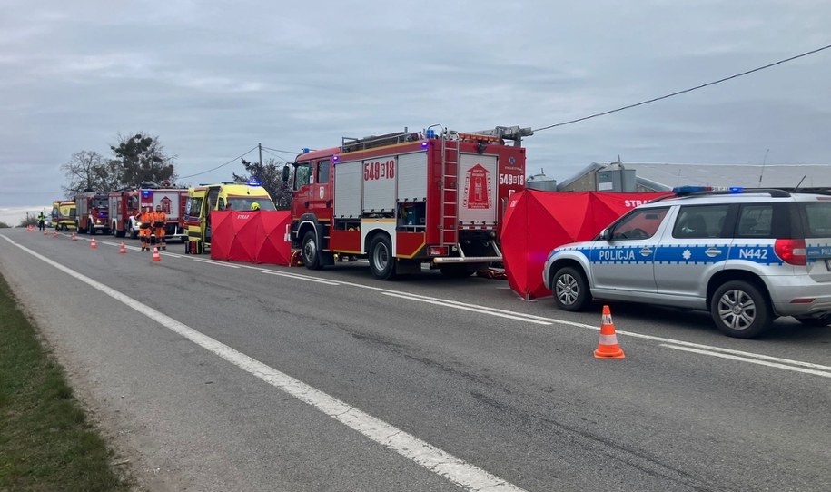 Służby na miejscu wypadku w Wielgłowach /PSP Tczew /