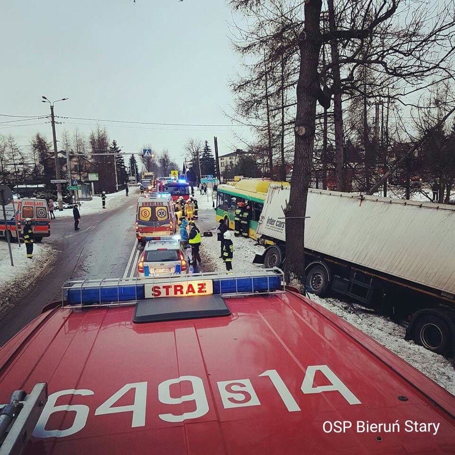 Służby na miejscu wypadku /OSP Bieruń Stary /Gorąca Linia RMF FM