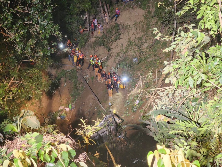 Służby na miejscu wypadku /ILOILO CITY DISASTER RISK REDUCTION & MANAGEMENT OFFICE /PAP/EPA