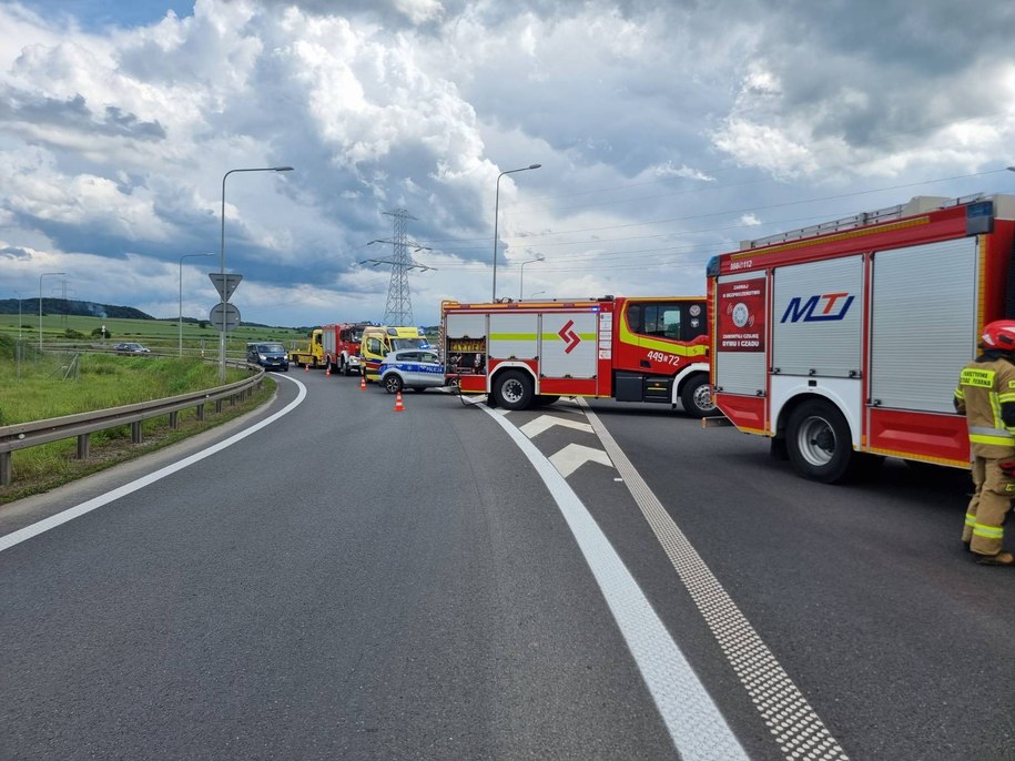 Służby na miejscu wypadku /ogn. Michał Molenda /Państwowa Straż Pożarna