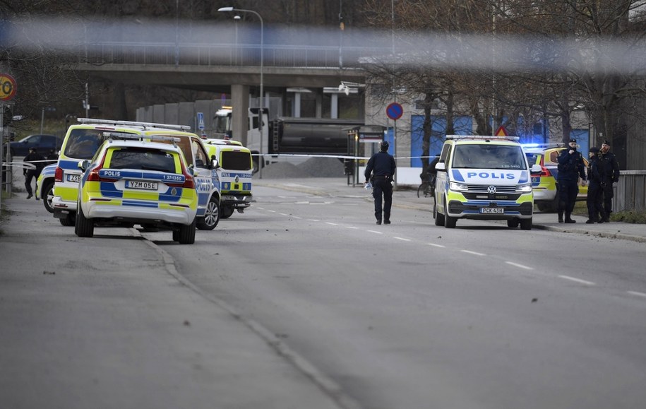 Służby na miejscu zbrodni pod Sztokholmem /OSCAR OLSSON /PAP/EPA