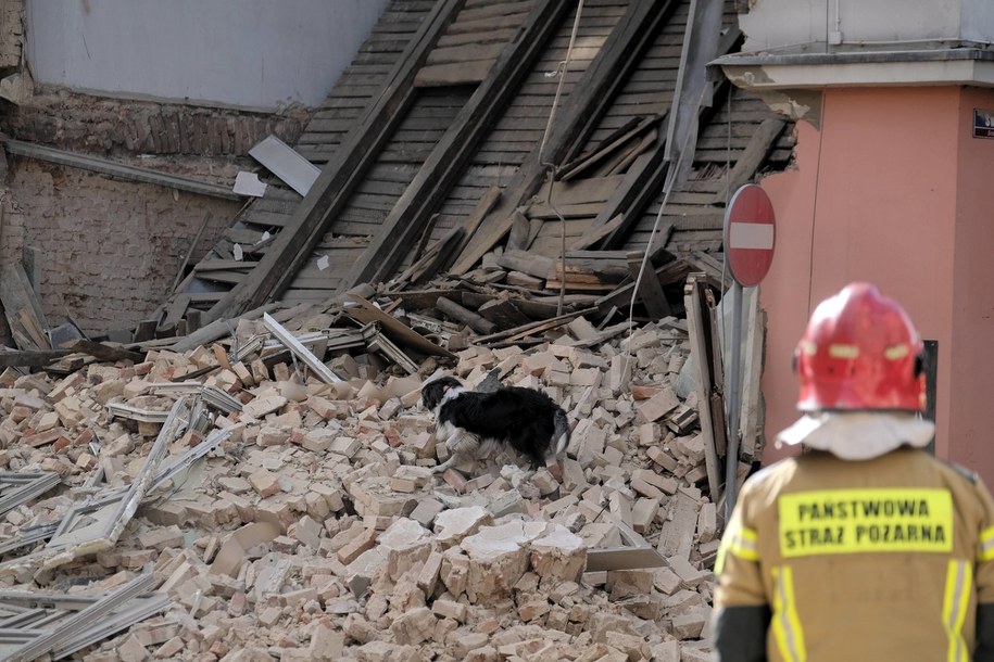 Służby na miejscu zdarzenia w Rybniku /Andrzej  Grygiel /PAP
