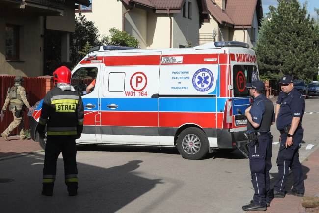 Służby na miejscu zdarzenia /Paweł Supernak  /PAP