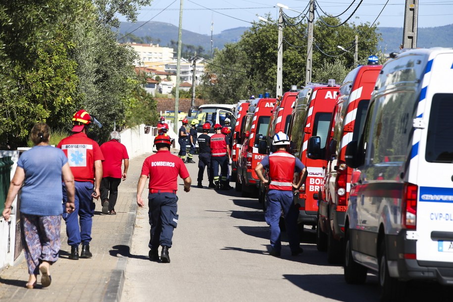 Służby na miejscu zdarzenia /PAULO CUNHA /PAP/EPA