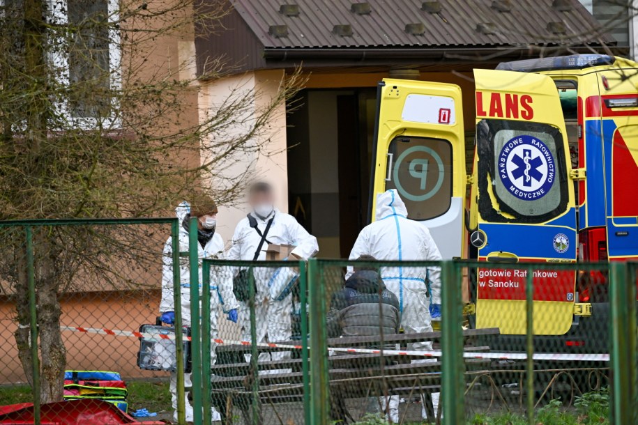 Służby na miejscu zdarzenia /Darek Delmanowicz /PAP