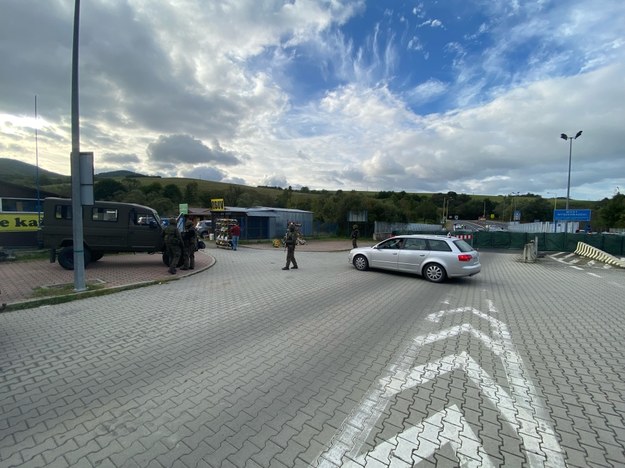 Służby na przejściu granicznym w Leluchowie /Gorąca Linia RMF FM