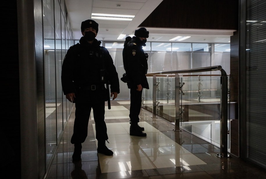 Służby odwiedziły też siedzibę sztabu Nawalnego /YURI KOCHETKOV /PAP/EPA