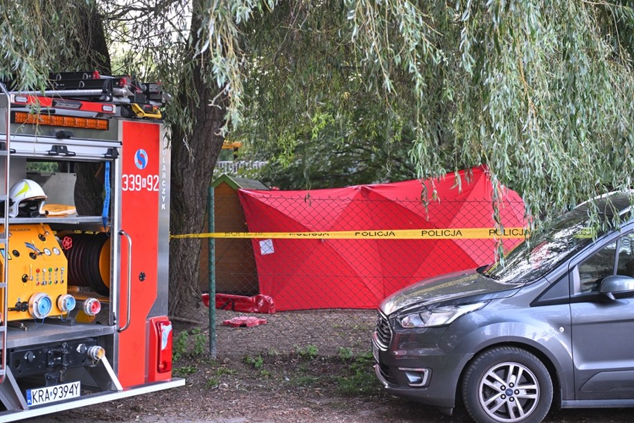 Służby pracujące na miejscu śmiertelnego wypadku w Zabierzowie /Art Service /PAP