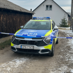 Służby przeczesywały staw w Czersku. Szukały fragmentu rakiety Falcon 9 