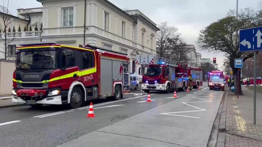 Służby przed ambasadą Stanów Zjednoczonych w Warszawie /Magdalena Grajnert /RMF FM