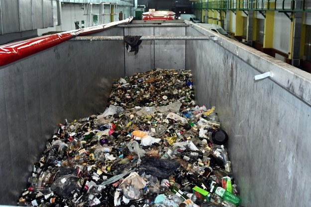 Służby przejęły 300 ton nielegalnych odpadów /KAS /