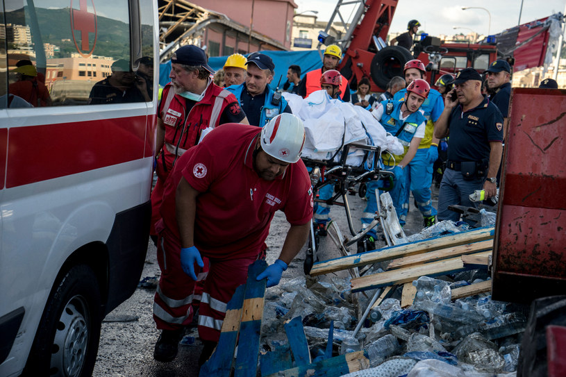 Służby ratownicze na miejscu katastrofy /Federico Scoppa /AFP