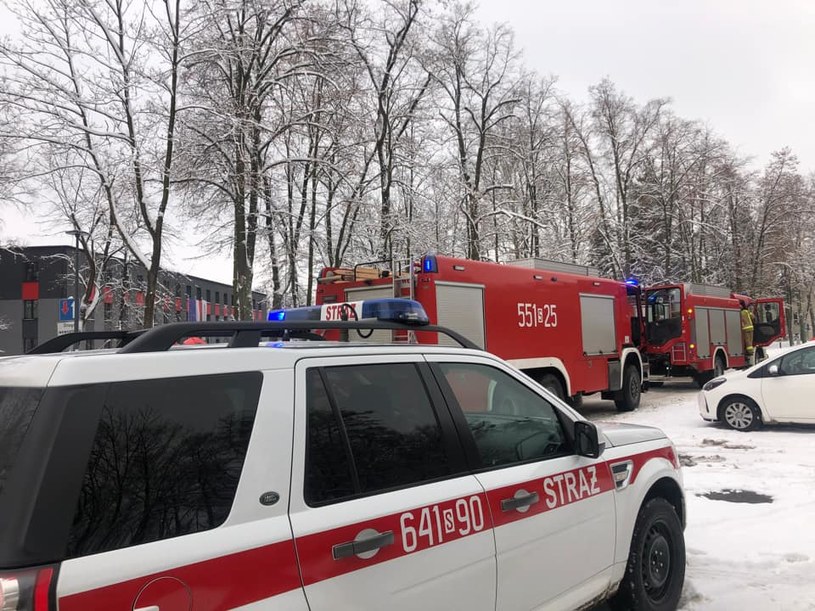 Służby ratownicze przed zakładzie, w którym doszło do wybuchu /Bieruń - Sprawy z Twojego Miasta  /materiały prasowe