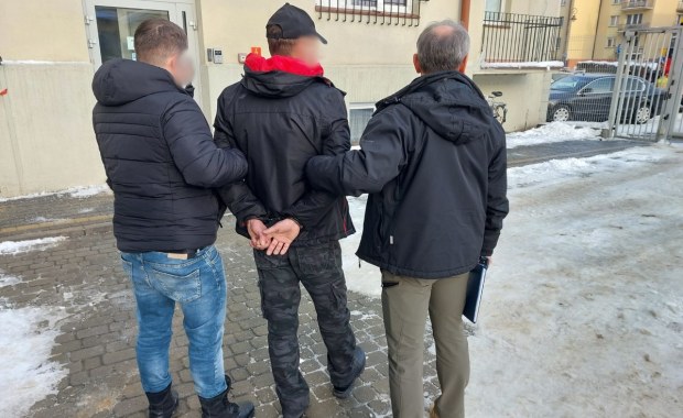 Służby rozbiły gang akcyzowy. Zatrzymano 8 osób