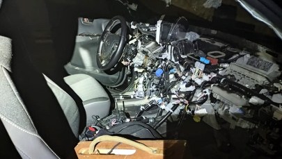 Służby rozbiły gang, który kradł samochody. Szef grupy wpadł na gorącym uczynku