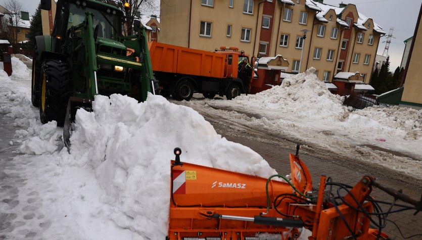 Służby rozpoczęły wywożenie śniegu z miasta