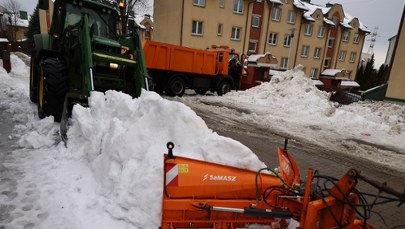 Służby rozpoczęły wywożenie śniegu z miasta