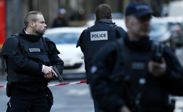 Służby schwytały czworo islamistów, którzy przygotowywali zamach w centrum Paryża