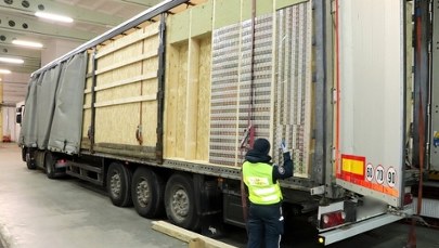 Służby udaremniły przemyt blisko 400 tys. paczek papierosów