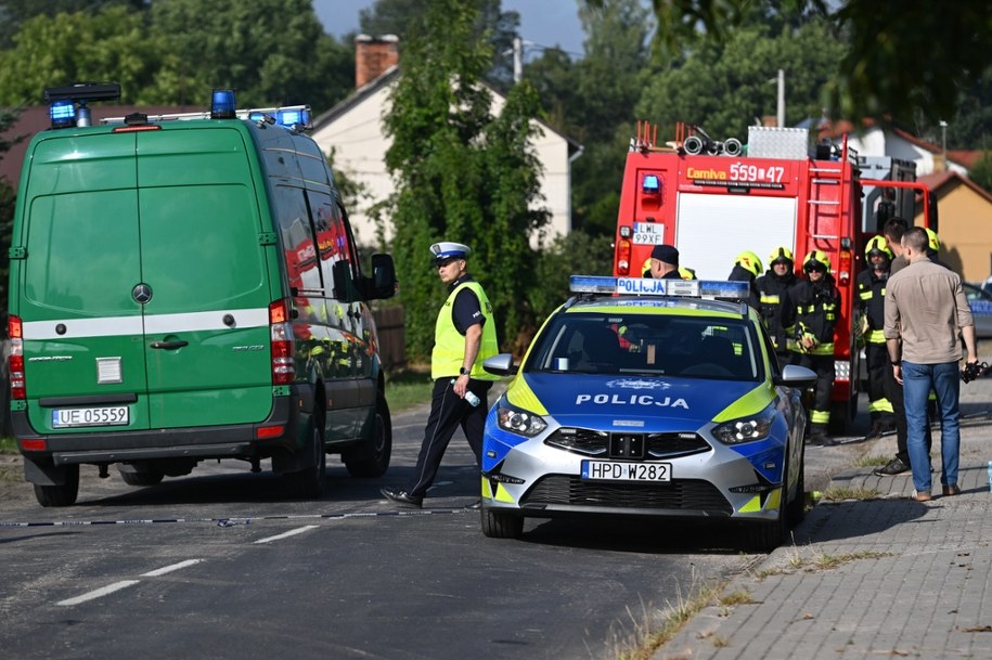 Służby w miejscu uderzenia drona w miejscowości Wyryki /Wojtek Jargiło /PAP