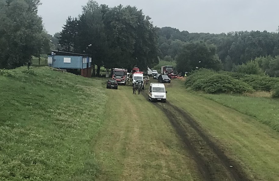 Służby w okolicy Chałupek na Śląsku /Marcin Buczek /RMF FM