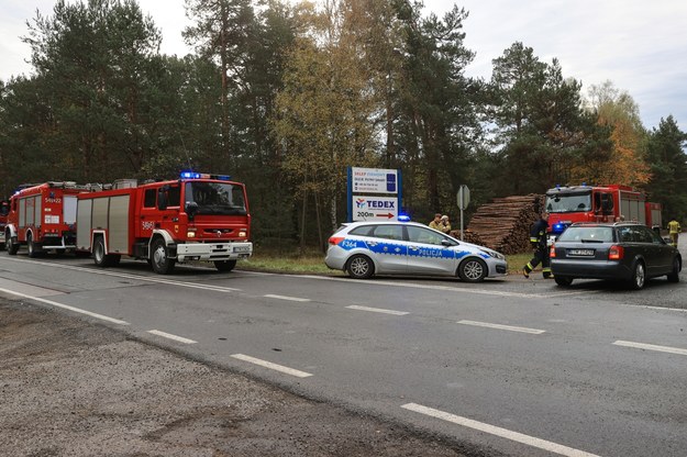 Służby w pobliżu miejsca pożaru /Marian Zubrzycki /PAP