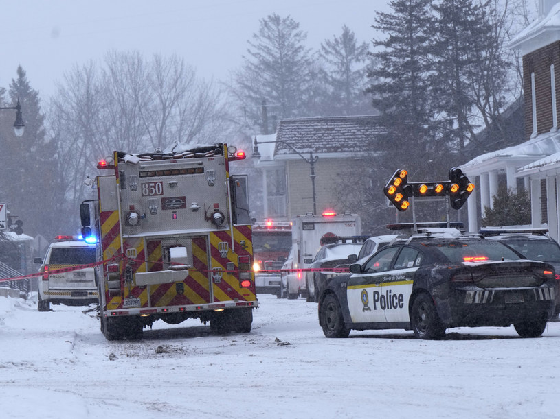 Służby w pobliżu miejsca wybuchu w Saint-Roch-de-l’Achigan w kanadyjskiej prowincji Quebec /Ryan Remiorz/Associated Press /East News