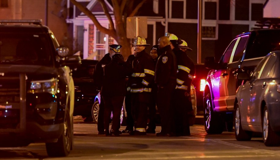 Służby w pobliżu miejsca zdarzenia /MATT MARTON /PAP/EPA