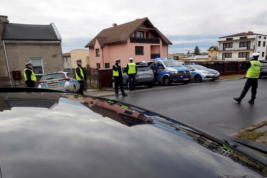 Służby w pobliżu miejsca zdarzenia /Waldemar Deska /PAP