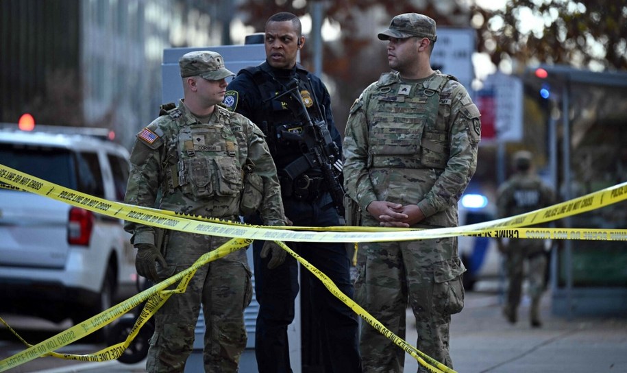 Służby w Waszyngtonie po strzelaninie nieopodal Białego Domu /DREW ANGERER/AFP /East News