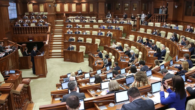 Służby weszły do parlamentu w Mołdawii. W tle działania Rosji