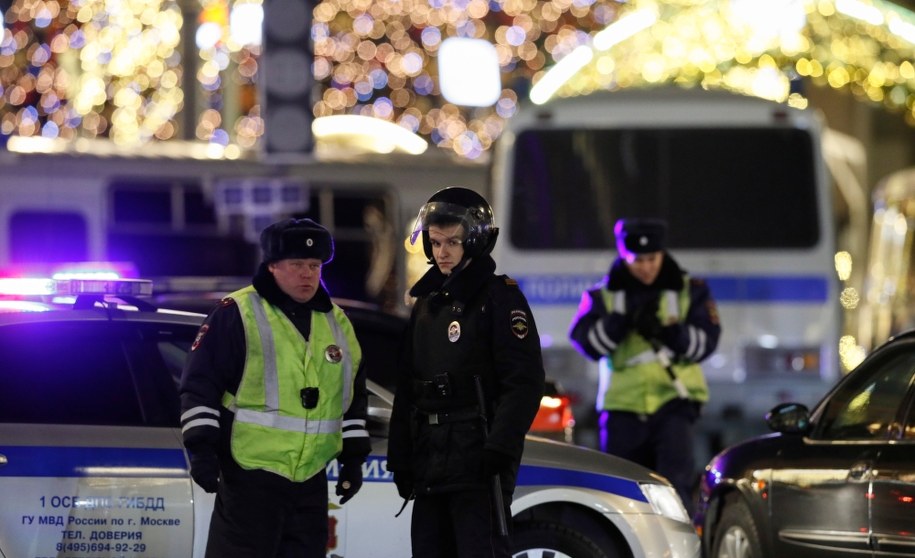 Służby zamknęły okolice siedziby FSB /YURI KOCHETKOV /PAP/EPA