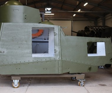 Służył jako... ziemianka. Politechnika Białostocka odnowiła samochód pancerny FAI-M