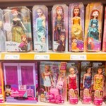 Słynna lalka ofiarą ceł Trumpa. Ceny pójdą w górę, produkcja nie wróci do USA