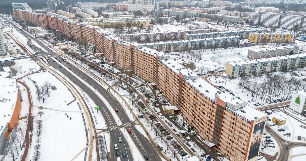 Słynny gdański falowiec jest najdłuższym prosty budynkiem mieszkalnym w Polsce /Przemek Swiderski/REPORTER /East News
