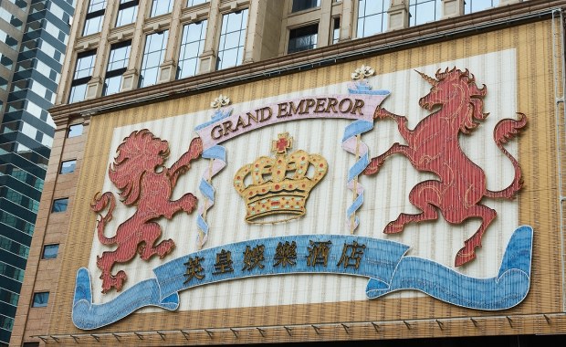 Słynny hotel rozbiera złotą podłogę. Powód? Rekordowe ceny kruszcu