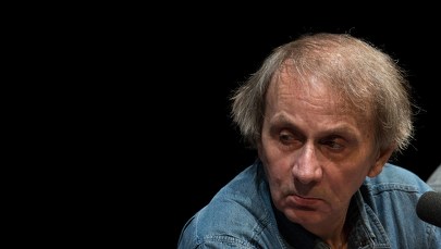 Słynny pisarz dał się nagrać z prostytutką. Żąda zakazu emisji filmu