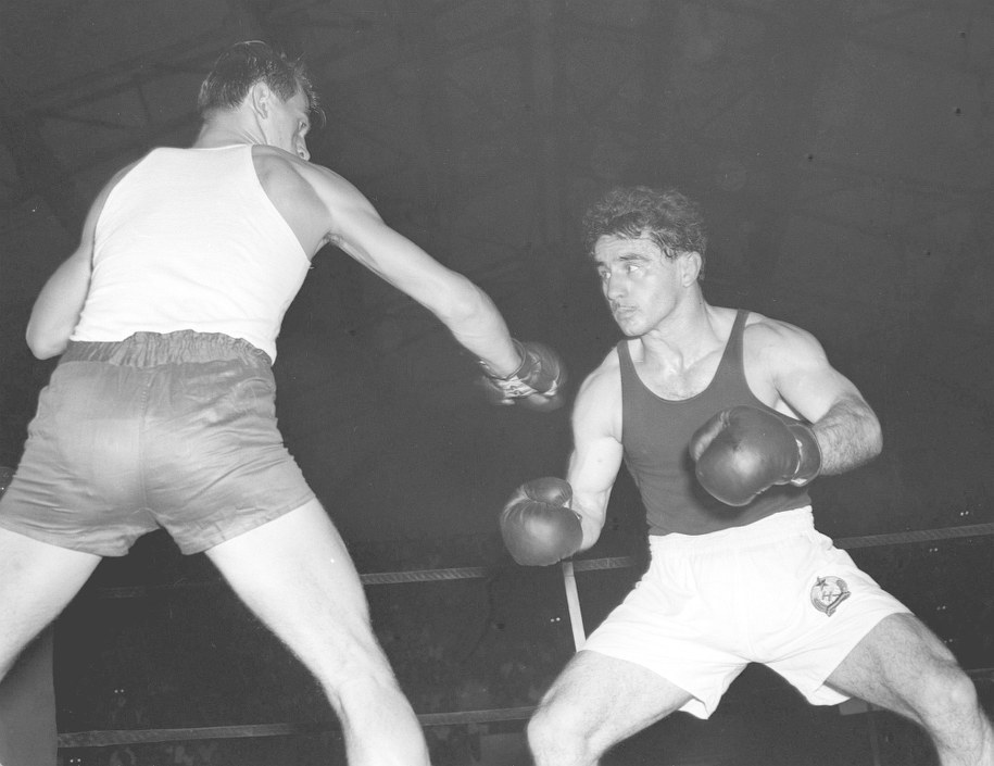 Słynny pojedynek Pietrzykowskiego z Laszlo Pappem w 1956 r. w Warszawie /PAP /PAP