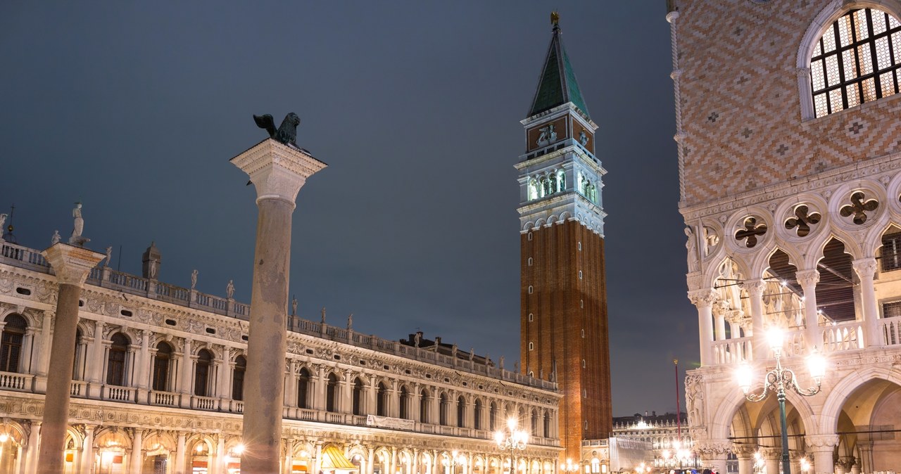 Słynny skrzydlaty lew stoi na Piazza San Marco w Wenecji /patrykkosmider /123RF/PICSEL